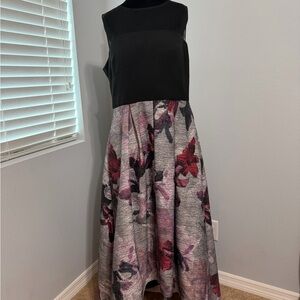Elegant Black and Floral Women's Wedding Dress - Size 14